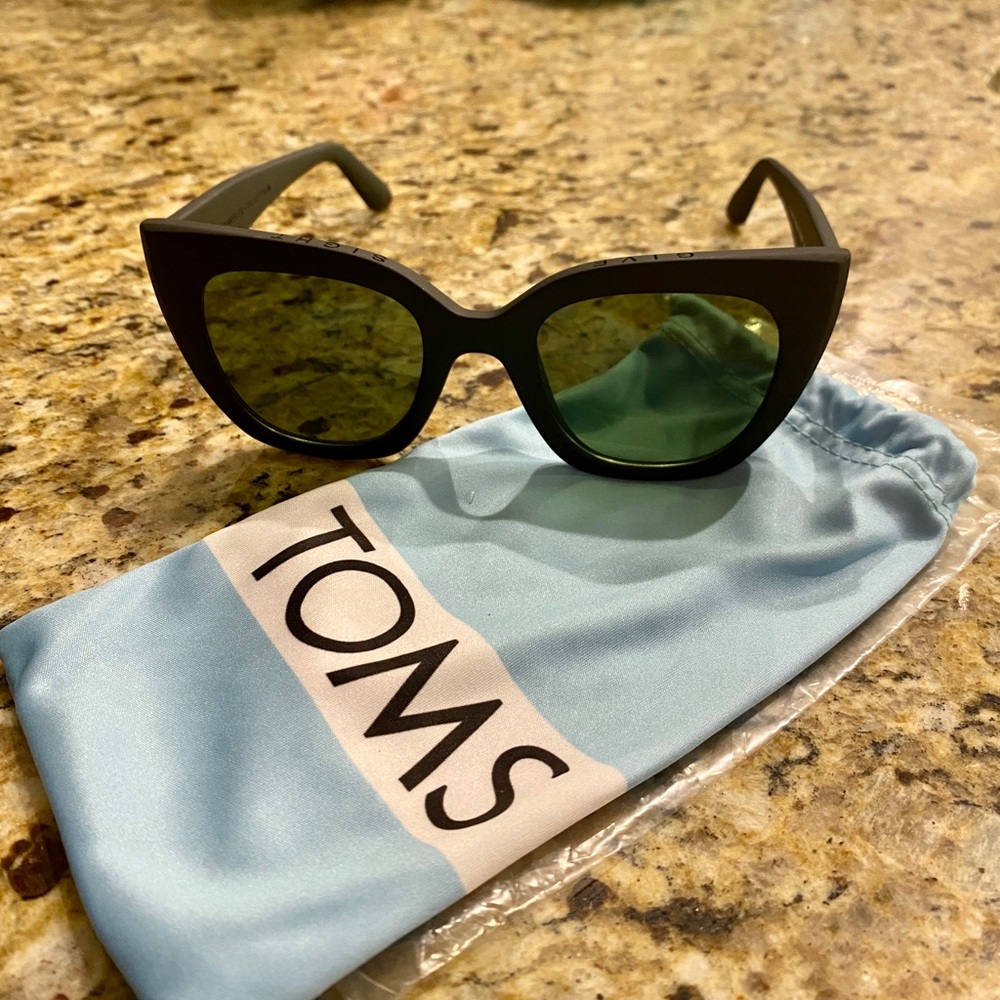 TOMS Traveler Sydney Matte Black Sunglasses